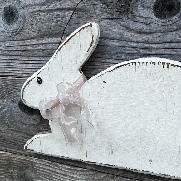 Weathered Wood Rabbit - Picture 2 of 5